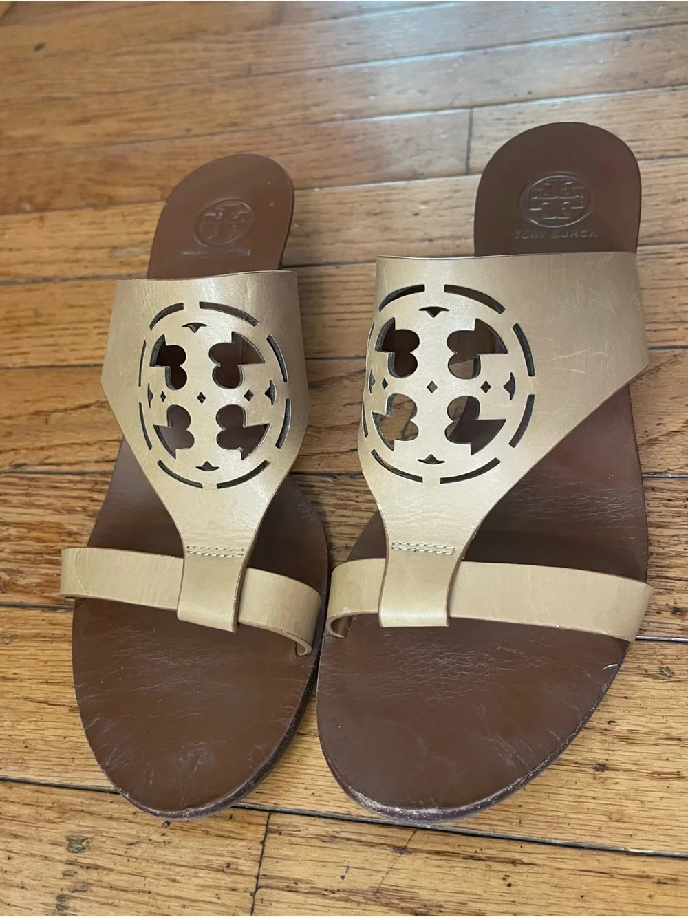 Tory Burch TanLeather Logo Cutout Toe-Loop Sandals size 8M